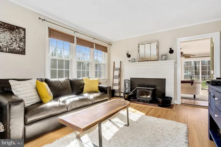 636 Walker Rd, Great Falls, Virginia 22066