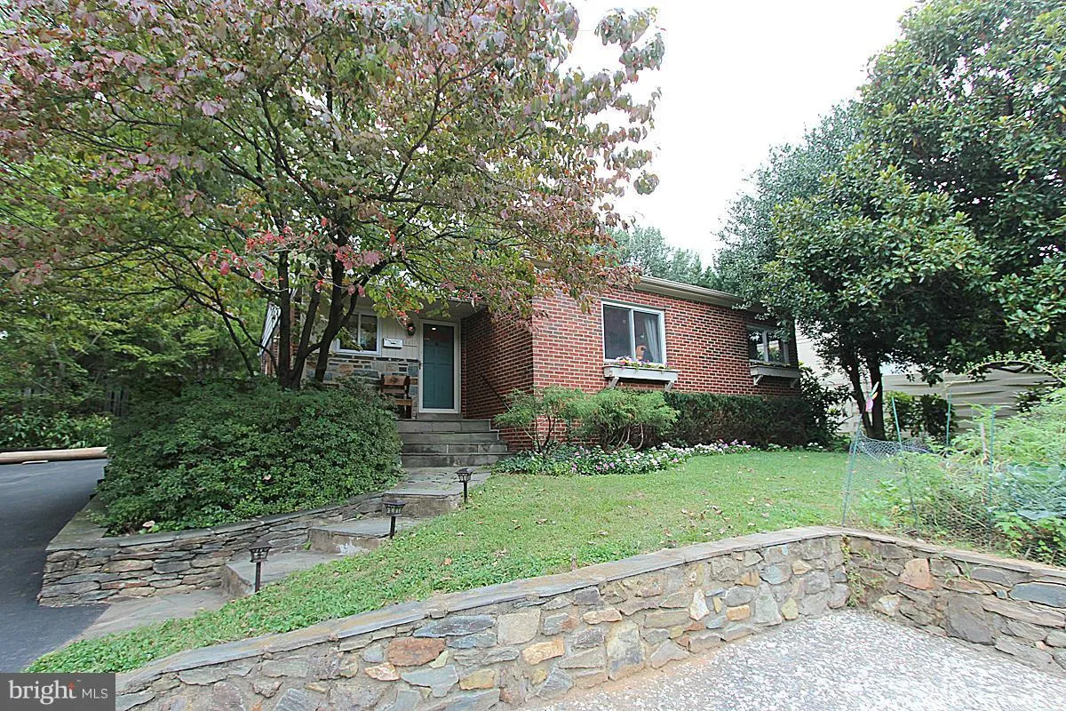 6011 GOLDSBORO ROAD, Bethesda, MD 20817