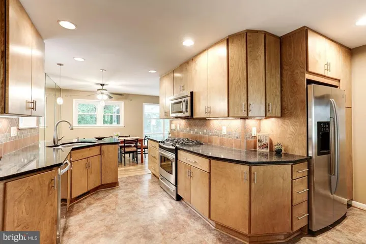 3924 Forest Grove Dr, Annandale, Virginia 22003