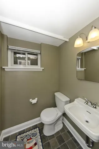 2300 Barbour Rd, Falls Church, Virginia 22043