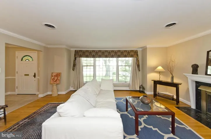 2300 Barbour Rd, Falls Church, Virginia 22043