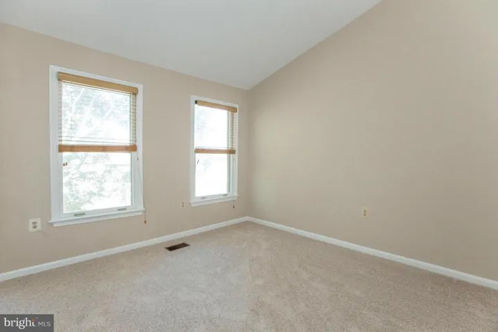 5612 Gresham Ln, Centreville, Virginia 20120