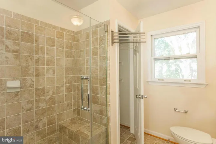 5612 Gresham Ln, Centreville, Virginia 20120