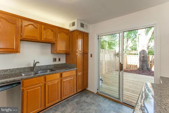 5612 Gresham Ln, Centreville, Virginia 20120