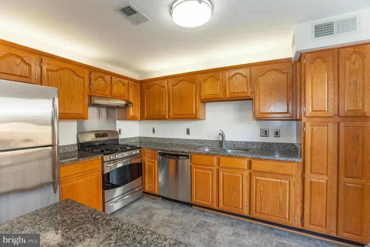 5612 Gresham Ln, Centreville, Virginia 20120