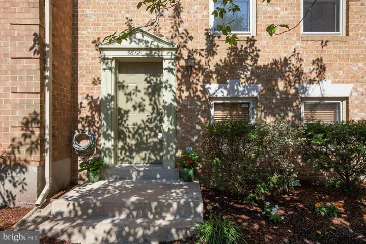 5612 Gresham Ln, Centreville, Virginia 20120