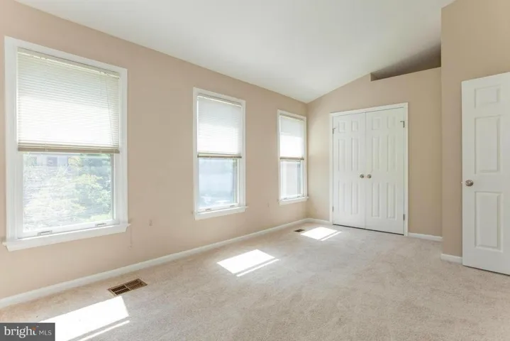 5612 Gresham Ln, Centreville, Virginia 20120