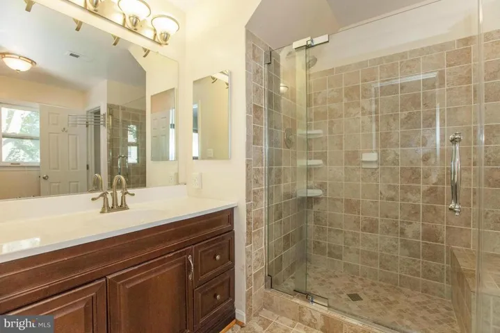 5612 Gresham Ln, Centreville, Virginia 20120