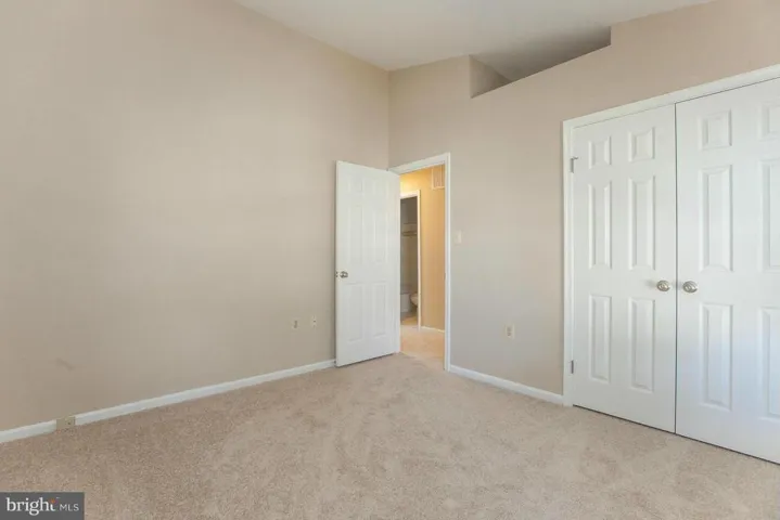 5612 Gresham Ln, Centreville, Virginia 20120