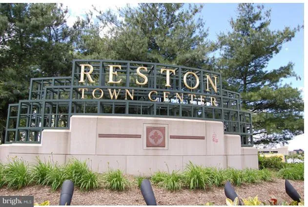 11400 Windleaf Ct #o, Reston, Virginia 20194