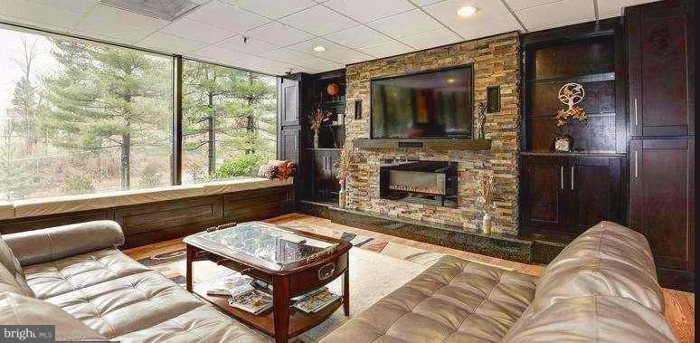 3800 Powell Ln #314, Falls Church, Virginia 22041