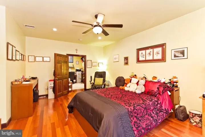 7125 Carol Ln, Falls Church, Virginia 22042