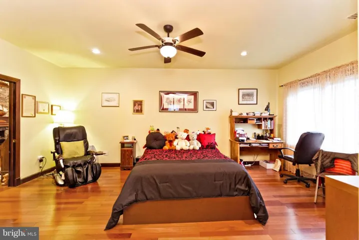 7125 Carol Ln, Falls Church, Virginia 22042