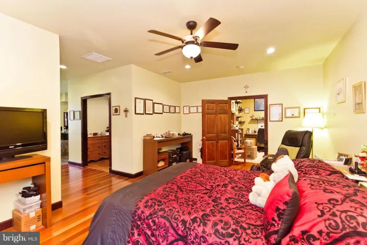 7125 Carol Ln, Falls Church, Virginia 22042