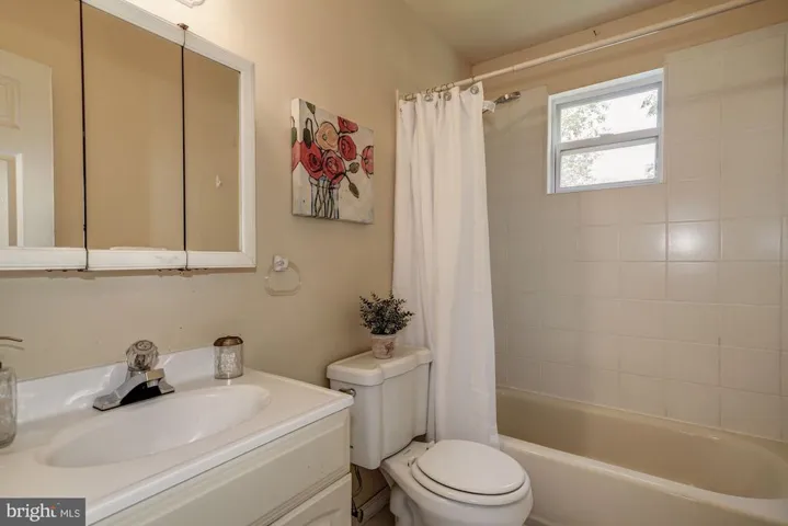 3119 Chepstow Ln, Falls Church, Virginia 22042