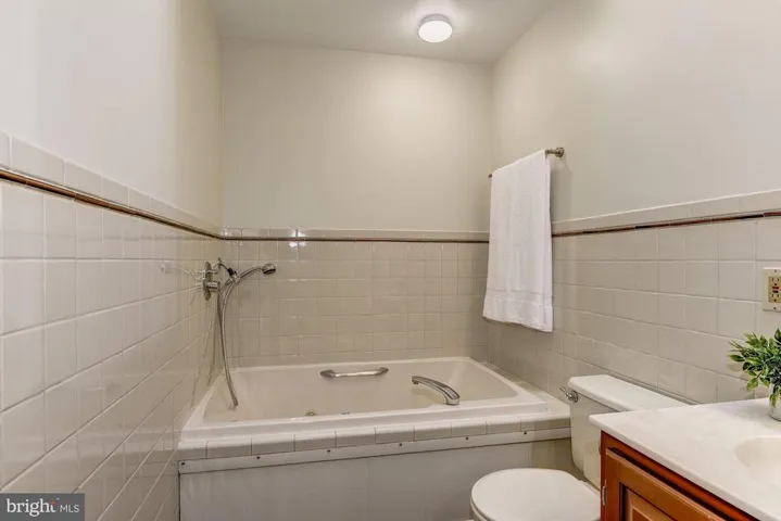 6800 Murray Ln, Annandale, Virginia 22003