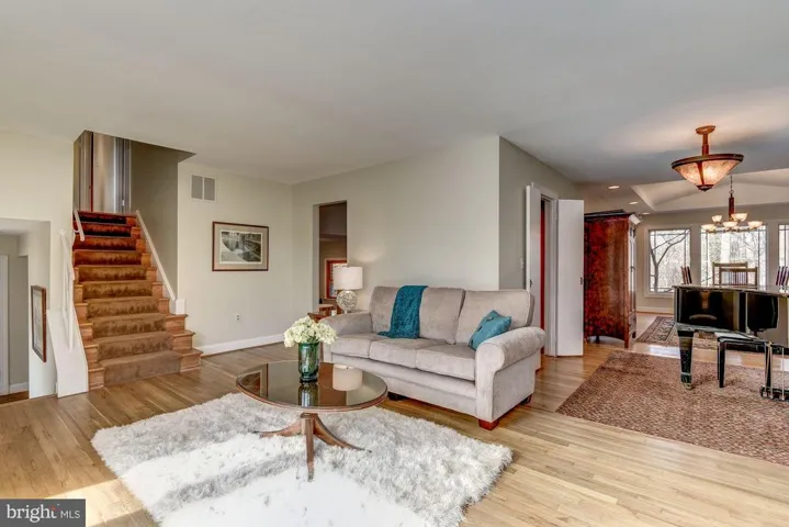 6800 Murray Ln, Annandale, Virginia 22003