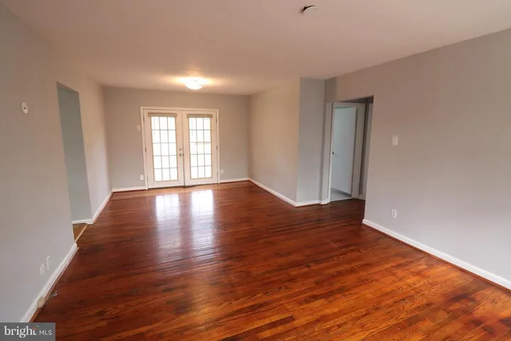 8328 Hilltop Ave, Vienna, Virginia 22182