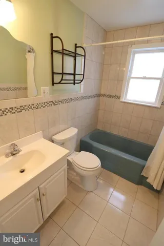 8328 Hilltop Ave, Vienna, Virginia 22182