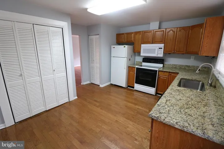 8328 Hilltop Ave, Vienna, Virginia 22182