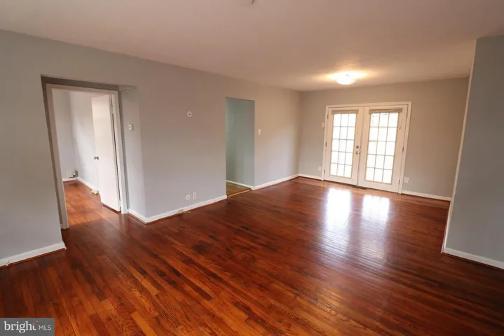8328 Hilltop Ave, Vienna, Virginia 22182