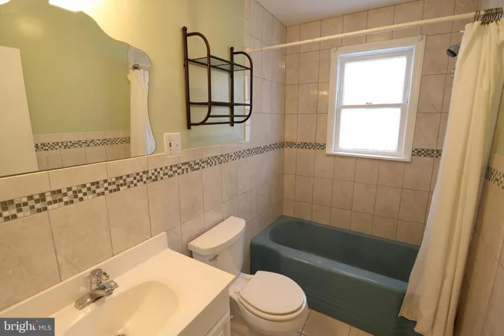 8328 Hilltop Ave, Vienna, Virginia 22182