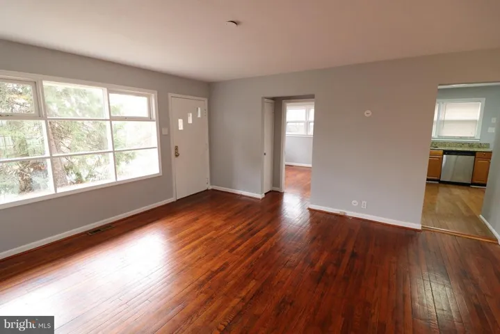 8328 Hilltop Ave, Vienna, Virginia 22182