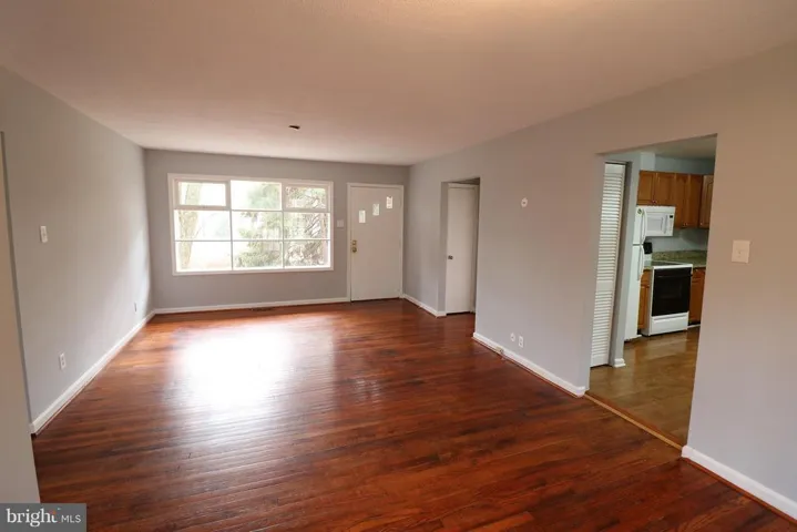 8328 Hilltop Ave, Vienna, Virginia 22182