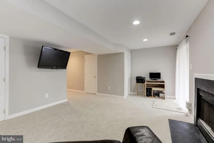 5614 Oakham Pl, Centreville, Virginia 20120