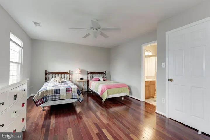 5614 Oakham Pl, Centreville, Virginia 20120