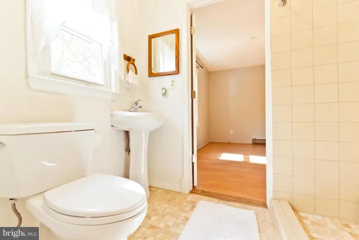 6632 Barrett Rd, Falls Church, Virginia 22042