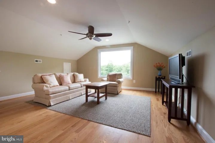 2332 Kenmore St N, Arlington, Virginia 22201
