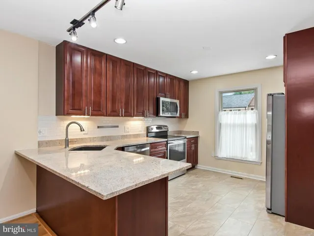 7723 Bristol Square Ct, Springfield, Virginia 22153