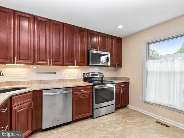 7723 Bristol Square Ct, Springfield, Virginia 22153