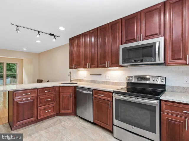 7723 Bristol Square Ct, Springfield, Virginia 22153