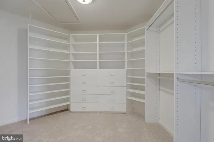 5852 Governors Hill Dr, Alexandria, Virginia 22310