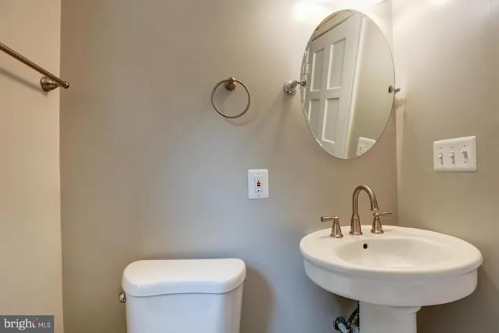 5929 Edgehill Ct, Alexandria, Virginia 22303