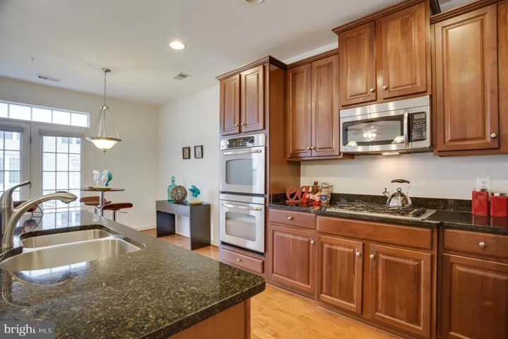 5723 Callcott Way #m, Alexandria, Virginia 22312