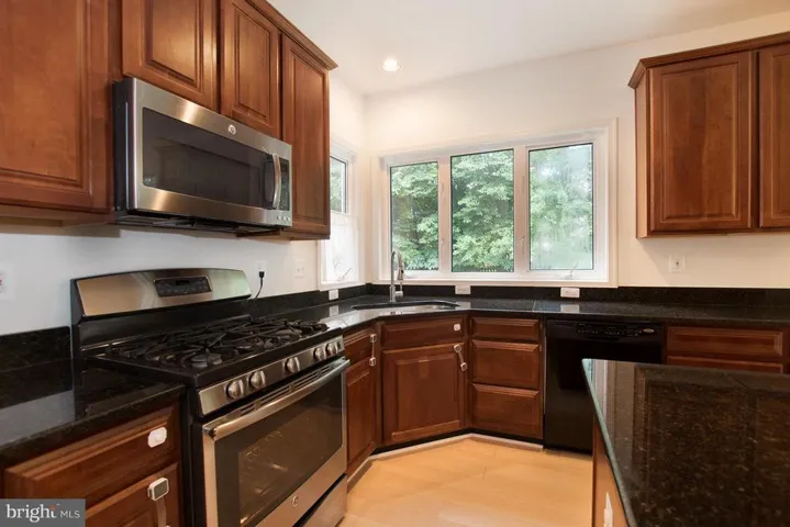 13112 Peach Leaf Pl, Fairfax, Virginia 22030