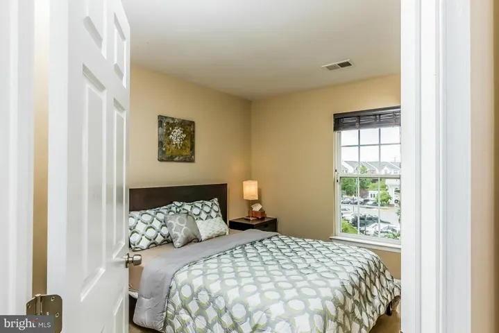 8235 Lamberts Ln, Alexandria, Virginia 22309