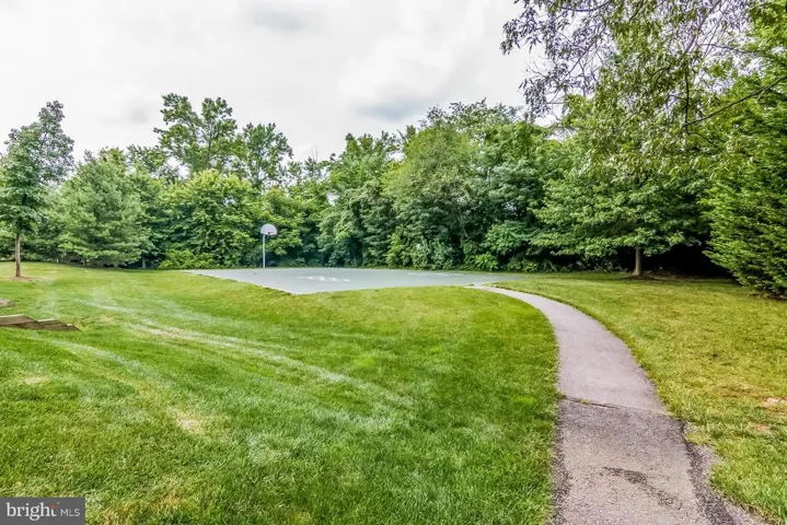 8235 Lamberts Ln, Alexandria, Virginia 22309