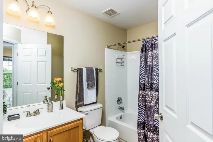 8235 Lamberts Ln, Alexandria, Virginia 22309