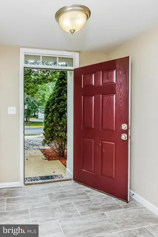 8235 Lamberts Ln, Alexandria, Virginia 22309