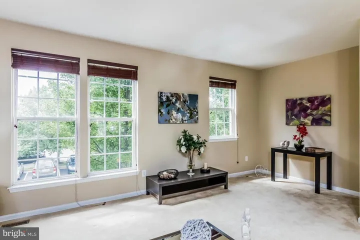 8235 Lamberts Ln, Alexandria, Virginia 22309