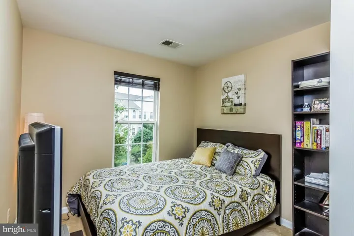8235 Lamberts Ln, Alexandria, Virginia 22309