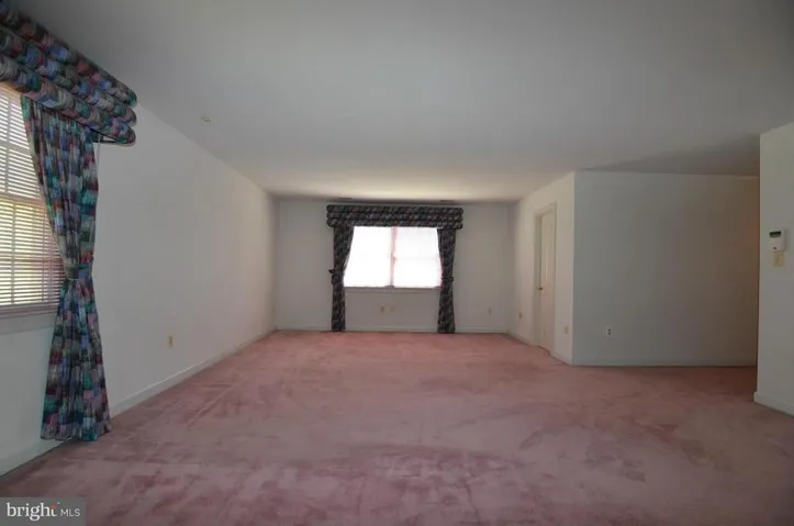 6101 Woodland Stream Dr, Alexandria, Virginia 22310