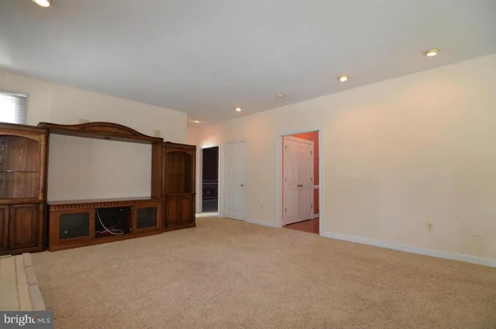 6101 Woodland Stream Dr, Alexandria, Virginia 22310