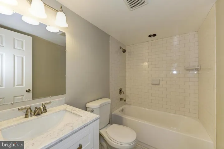 12721 Magna Carta Rd, Herndon, Virginia 20171