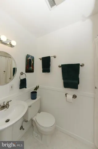 10819 Woodhaven Dr, Fairfax, Virginia 22030