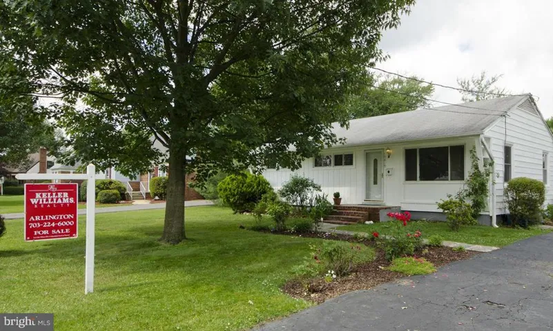 10819 Woodhaven Dr, Fairfax, Virginia 22030